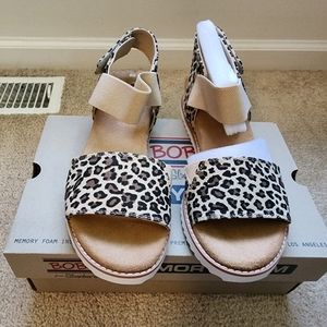 NWT BOBS sandals, women's size 9, leopard